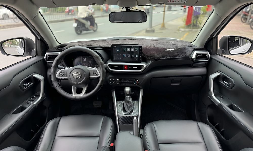 Cabin-of-Toyota-Raize