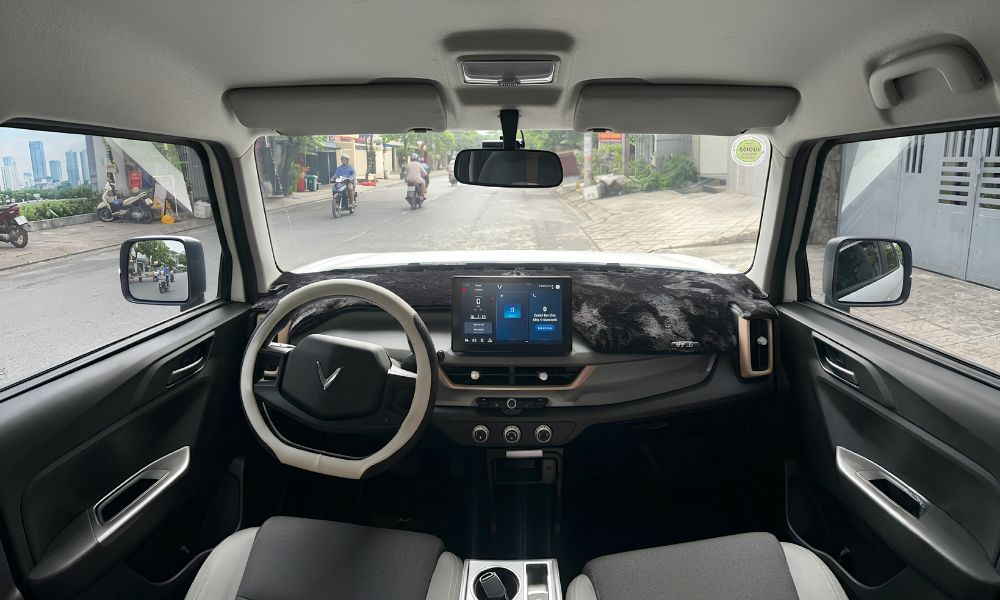 Driver-s-seat-and-front-passenger-seat-of-VF3