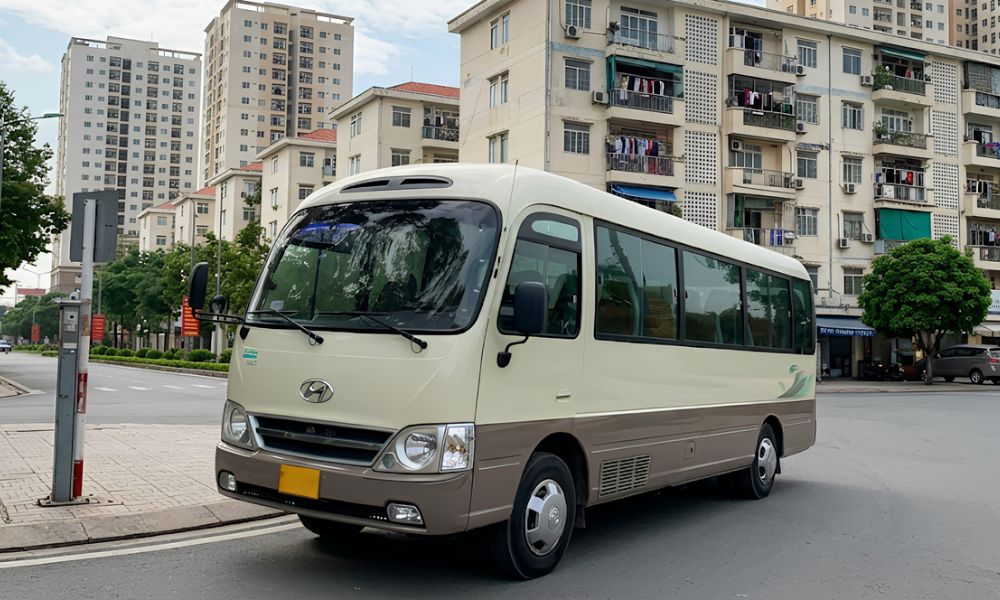 In-front-of-Hyundai-County-25-seat