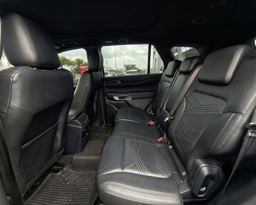 Interior-of-Ford-Everest-7-seat