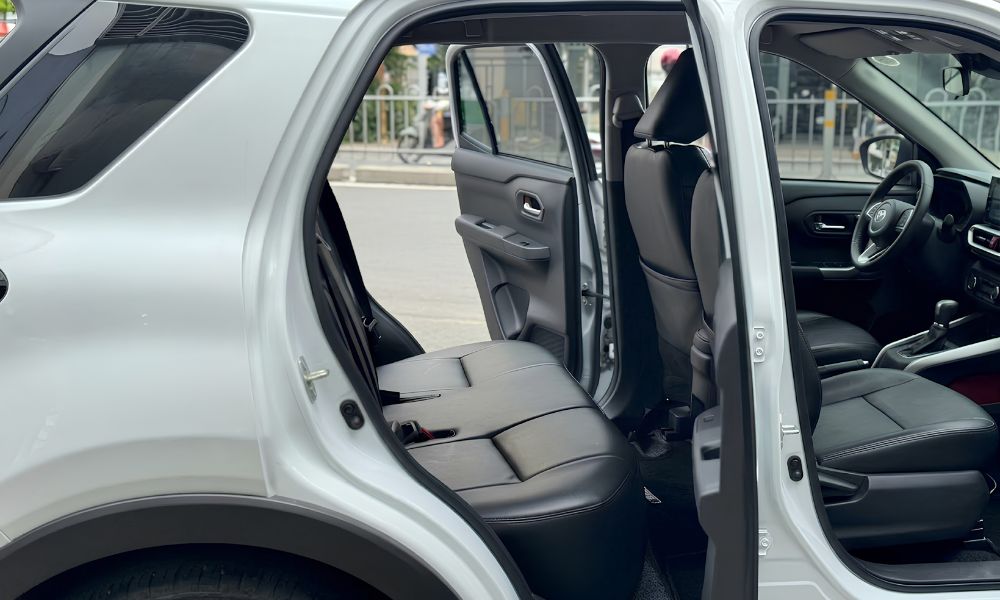 Interior-of-Toyota-Raize