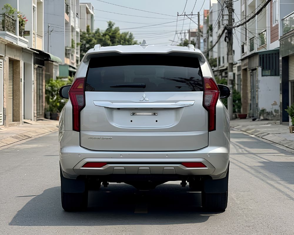 Behind-Mitsubishi-Pajero-Sport