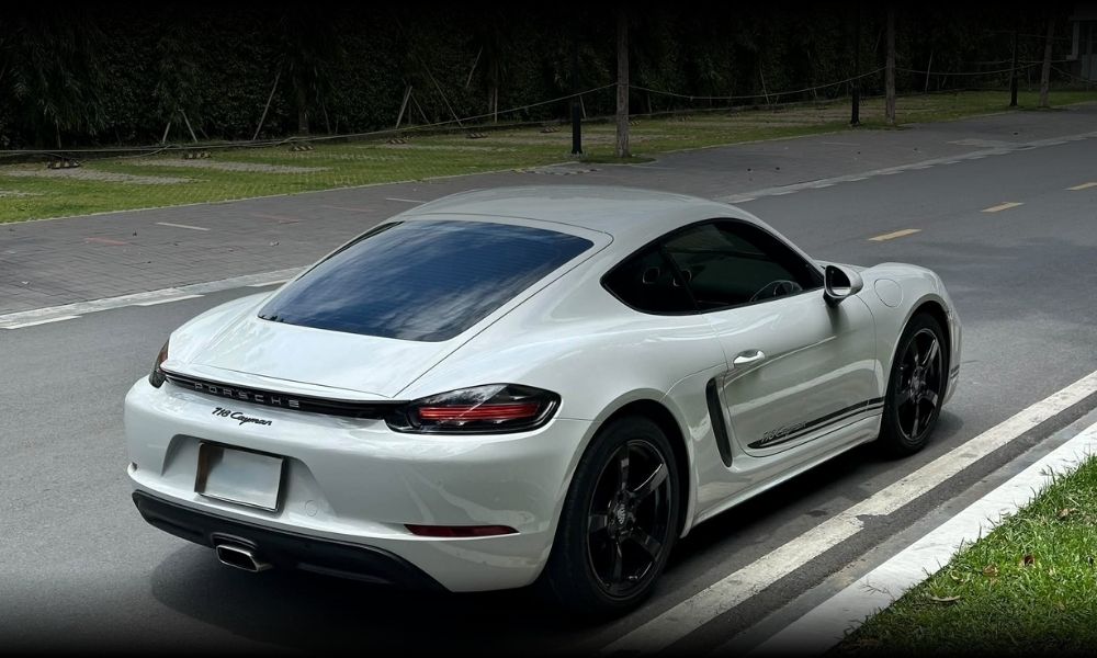 Behind-Porsche-Cayman