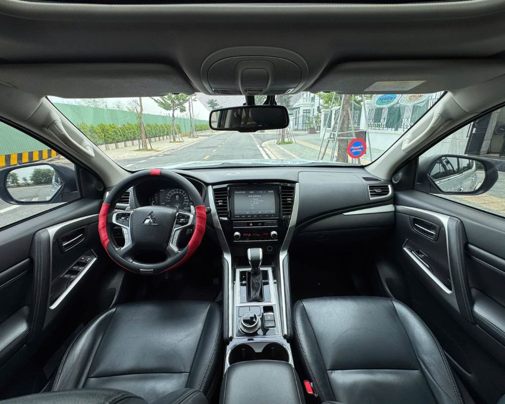 Cabin-of-Mitsubishi-Pajero-Sport