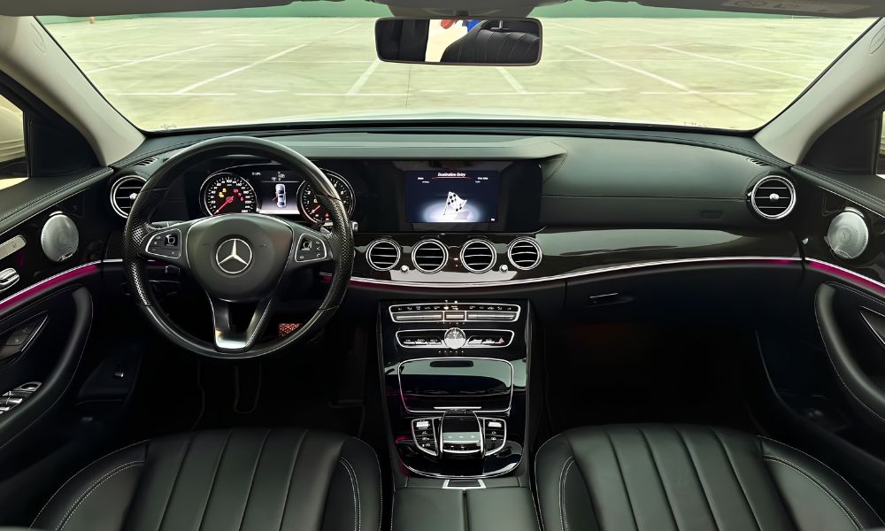 Driver-s-seat-and-Front-passenger-seat-of-Mercedes-Benz-E-250
