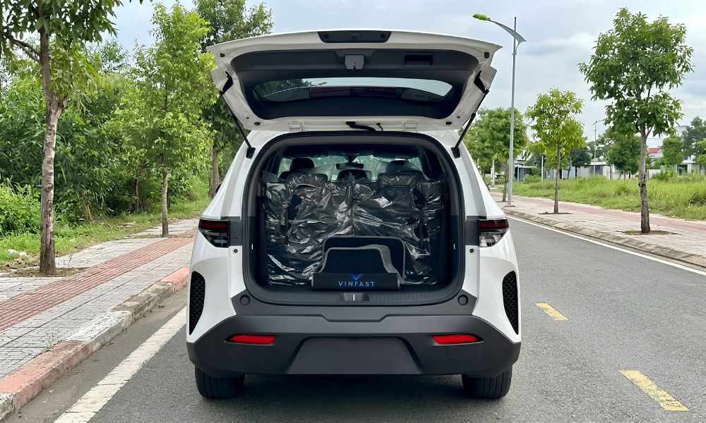 Trunk-space-of-Limo-Green