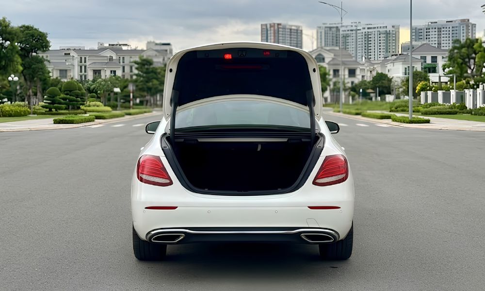 Trunk-space-of-Mercedes-Benz-E-250